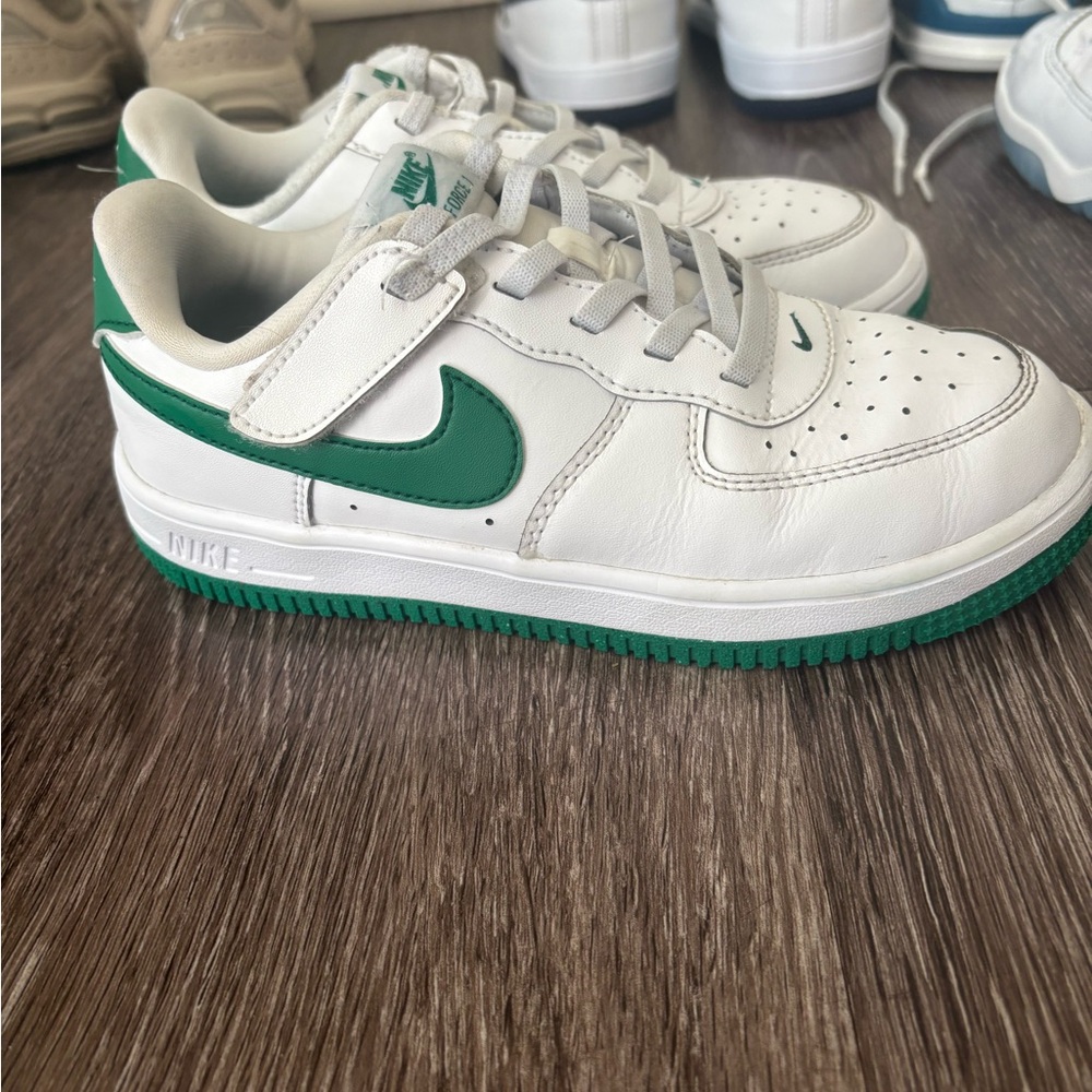 Nike Classic White and Green Shoes